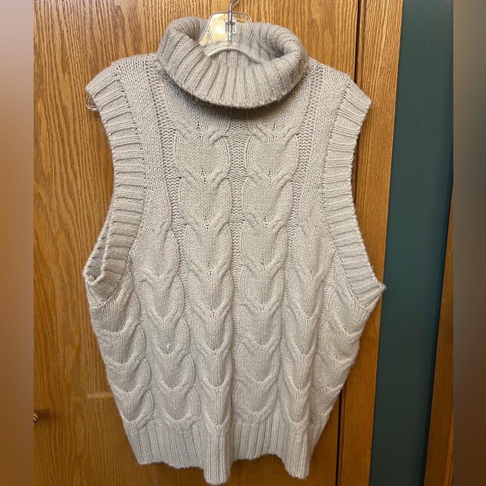 Women’s oversized sweater vest